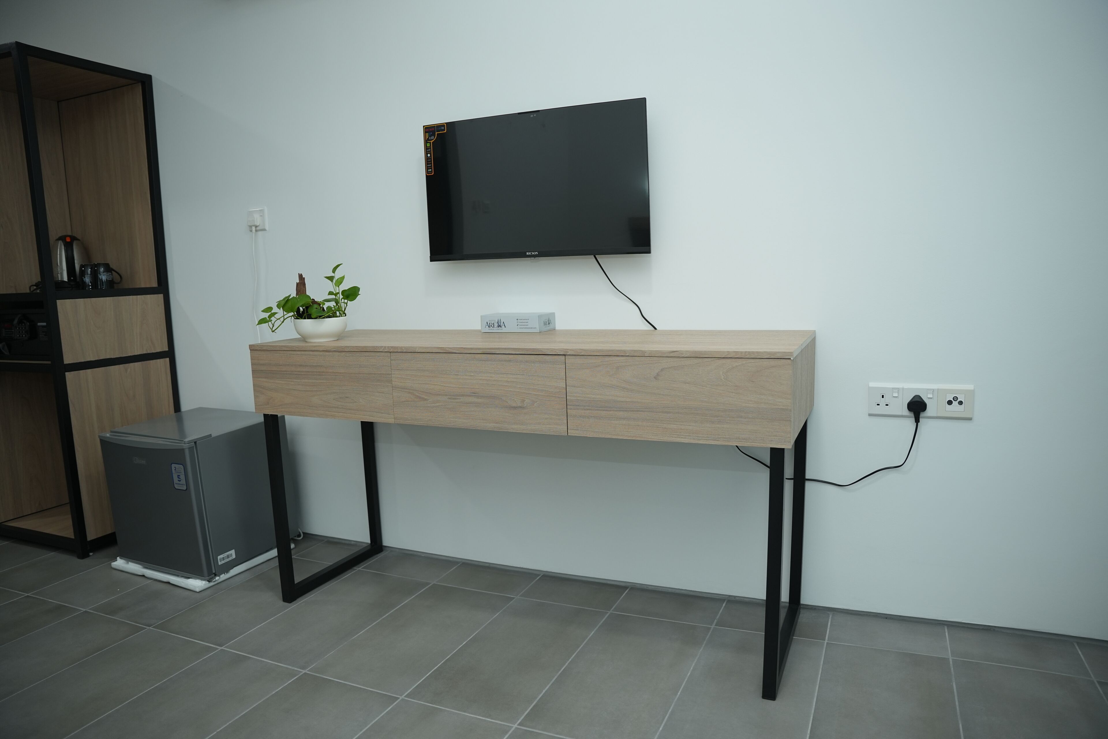 Desk, free WiFi, bed sheets