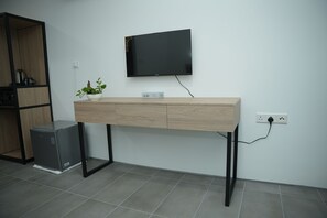 مكتب وواي فاي مجانًا وملاءات أسرّة