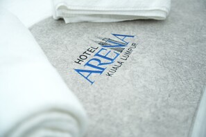 مكتب وواي فاي مجانًا وملاءات أسرّة