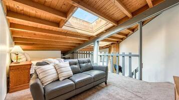 3 habitaciones, tabla de planchar con plancha, internet y ropa de cama