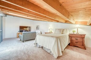 3 عدّة غرف نوم ومكواة/لوح كي وخدمة الإنترنت وملاءات أسرّة