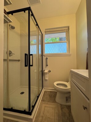 Dusche, Handtücher, Seife, Toilettenpapier