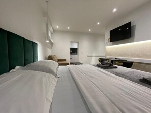 Studio, 1 kamar tidur, balkon | Fasilitas kamar