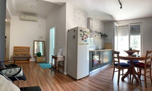 Dining room - Flora - Modern Rooftop Apartment With Balcony (Tirana)