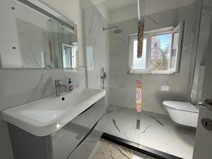Bathroom - Flora - Modern Rooftop Apartment With Balcony (Tirana)