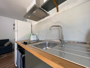 Private kitchen - Flora - Modern Rooftop Apartment With Balcony (Tirana)