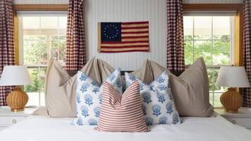 5 bedrooms, desk, iron/ironing board, travel crib