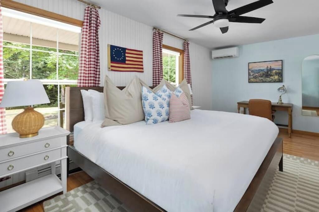 5 Schlafzimmer, Schreibtisch, Bügeleisen/Bügelbrett, Reisekinderbett