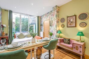 2 chambres, fer et planche à repasser, lit de bébé portatif, Wi-Fi