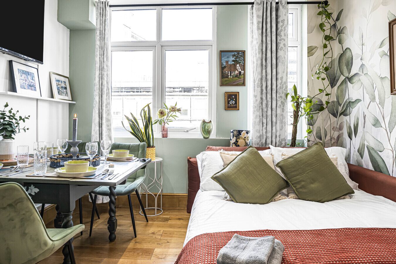 2 bedrooms, iron/ironing board, travel cot, WiFi