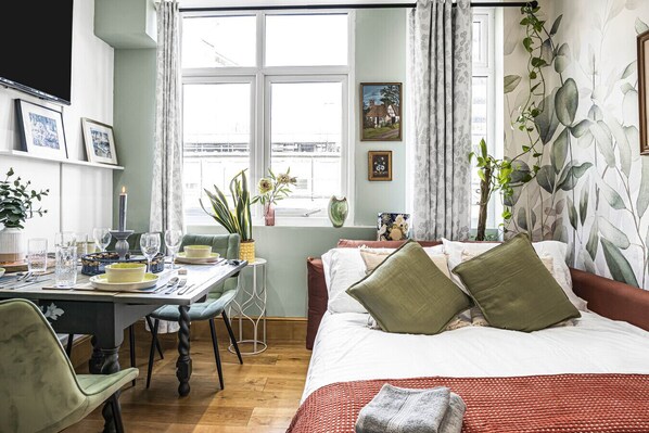 2 chambres, fer et planche à repasser, lit de bébé portatif, Wi-Fi