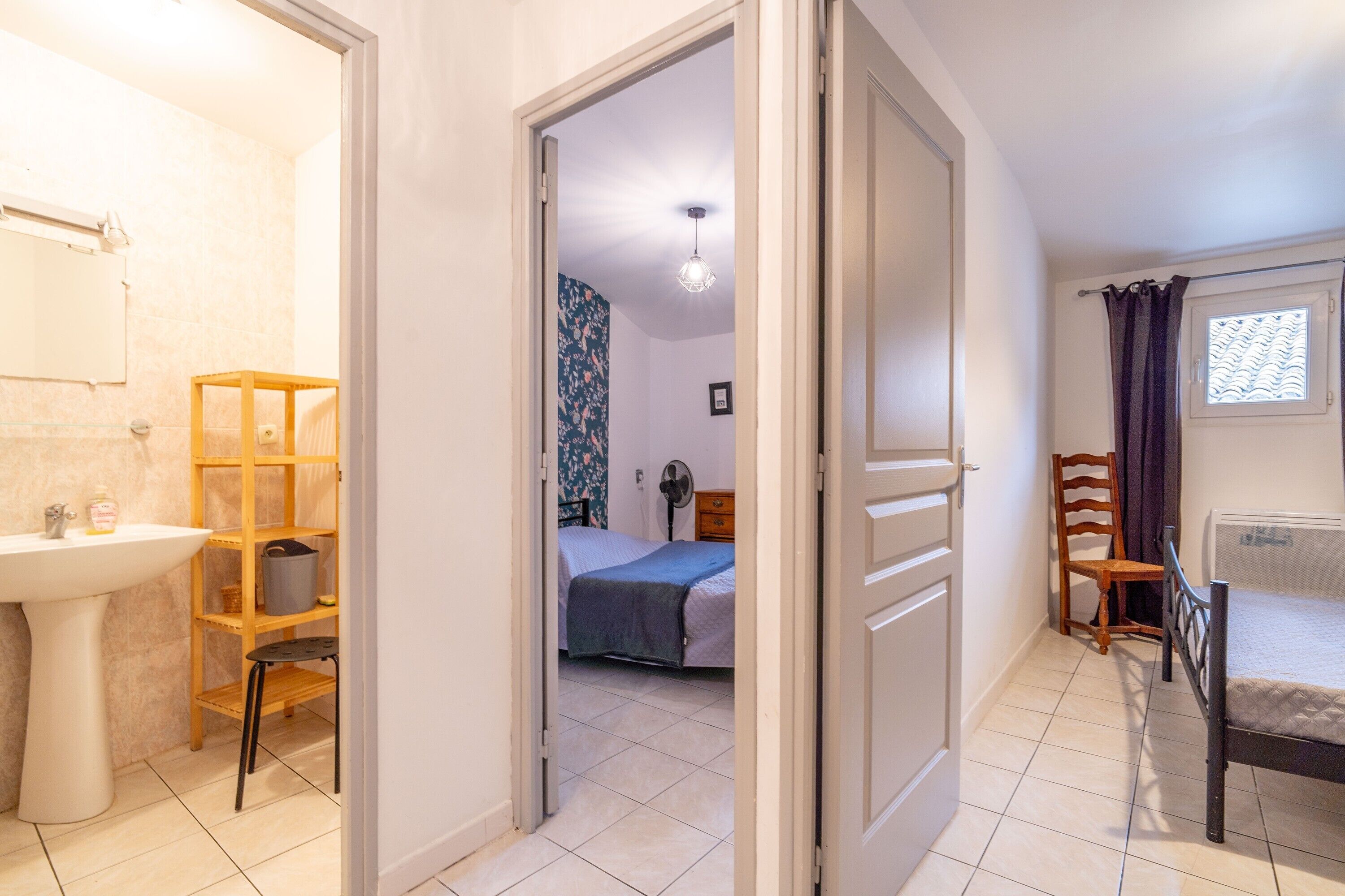 2 bedrooms, iron/ironing board, WiFi, bed sheets