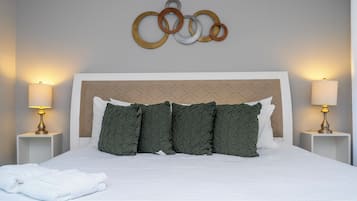 4 dormitorios, tabla de planchar con plancha, cuna de viaje