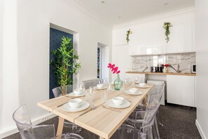 Daily local cuisine breakfast for a fee - Merveil Family Suite - Saint Denis II (Paris)
