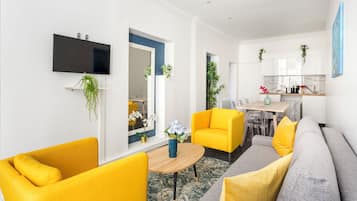 Appartement | Woonruimte | Een 32-inch smart-tv met kabelzenders, Netflix en streamingdiensten