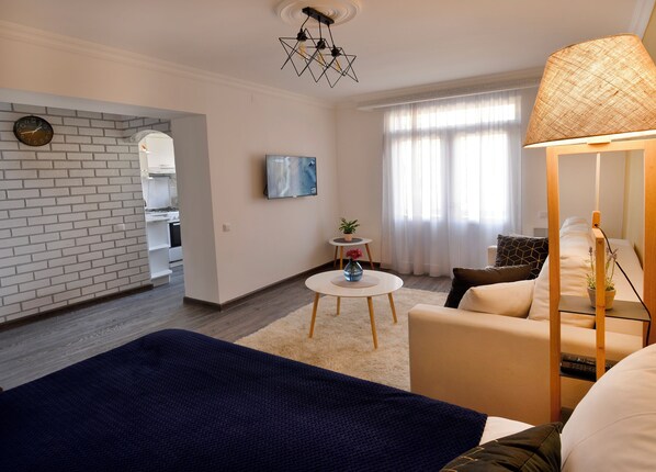 Iron/ironing board, free WiFi, bed sheets