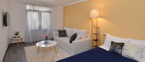 Iron/ironing board, free WiFi, bed sheets