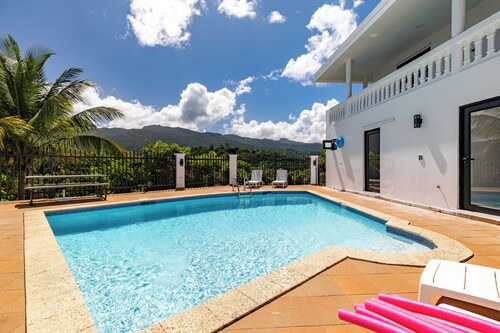 Private Pool with Rainforest View - Whole House in El Verde