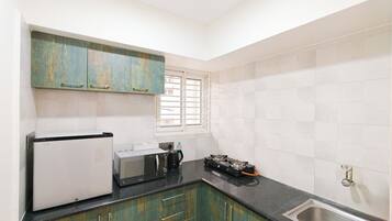 Luxury Apartment, Balcony, City View | Private kitchen