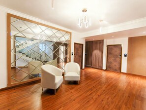 Kawasan tempat duduk lobi