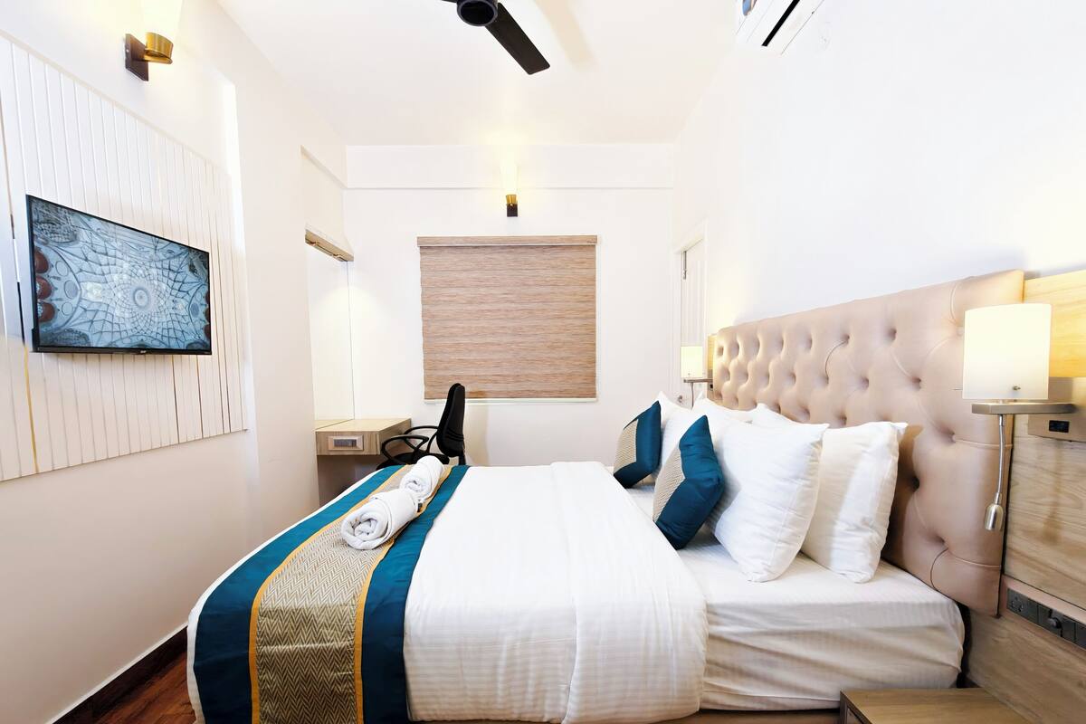 Luxury Apartment | Desk, laptop workspace, iron/ironing board (on request), free WiFi