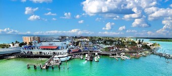 John's Pass-time Beach Cottage #1