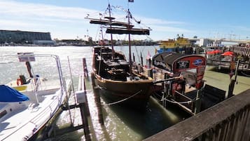 House, 2 Queen Beds (John's Pass-Time Beach Cottage #1) | Marina