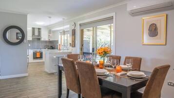 Ferienhaus, 4 Schlafzimmer, barrierefrei, Raucher | Esszimmer