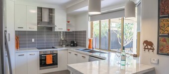 Stays With Ripley 3 Minutes Drive to Hospital and Beach Pet Friendly