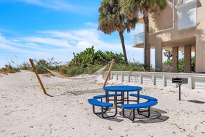 獨棟房屋, 2 張加大雙人床 (John's Pass-Time Beach Cottage #2) | 室外用餐