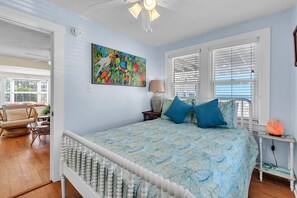 Hus, 2 queensize-senger (John's Pass-Time Beach Cottage #2) | 2 soverom