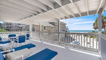 House, 2 Queen Beds (John's Pass-Time Beach Cottage #2) | Property grounds