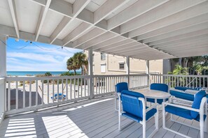 Casa, 2 camas de matrimonio (John's Pass-Time Beach Cottage #2) | Restaurante al aire libre