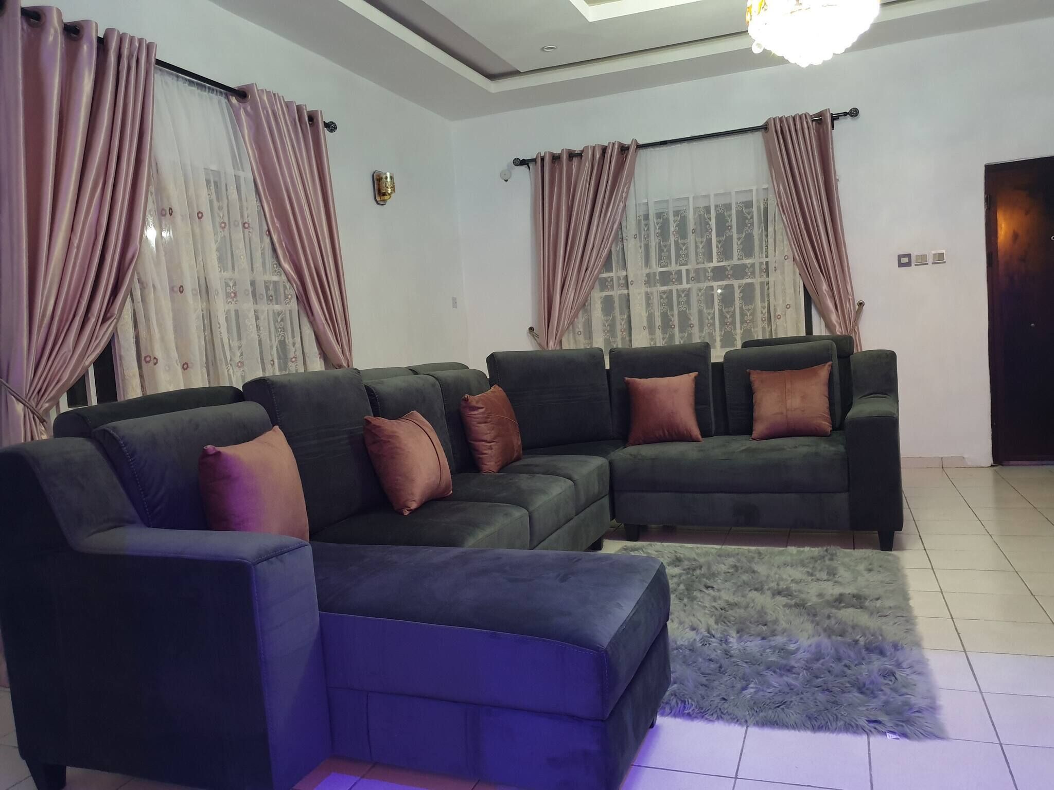 Casa, 4 camere da letto, balcone | Soggiorno | Libri