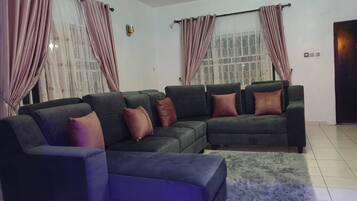 House, 4 Bedrooms, Balcony | Living room | Books