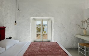 خزنة داخل الغرفة ومكواة/لوح كي وواي فاي مجانًا