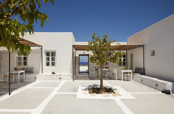 تناول الطعام بالخارج