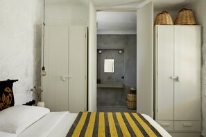 1 bedroom, in-room safe, iron/ironing board, free WiFi