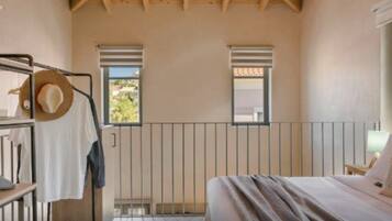 Caja fuerte, tabla de planchar con plancha, wifi gratis