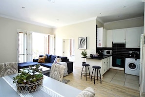 Interior - Sandton Central |Back-upPower|Fireplace|1km 2Malls (Sandton)