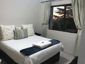 1 chambre, fer et planche à repasser, Wi-Fi, literie fournie