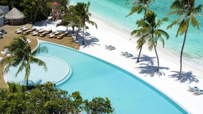 Alluring Maldives Beachfront 4 Bedroom Family Nest | Turtle Tide Suite |.