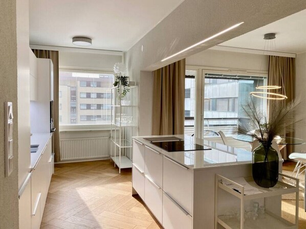 Fridge, microwave, oven, stovetop