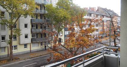 Central apartment with secure private parking in the backyard