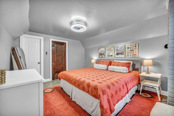 2 bedrooms, iron/ironing board, Internet, bed sheets