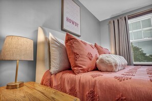 2 makuuhuonetta, silitysrauta/-lauta, internet, vuodevaatteet