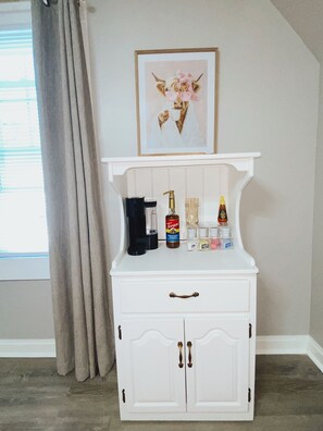 Interior - Suite Dreams Cleveland 2BR 3rd Floor Retreat Near Cleveland Clinic & Downtown (Shaker Heights)