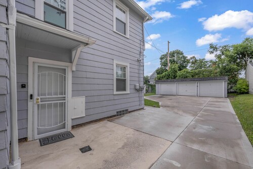 Suite Dreams Cleveland 2BR 3rd Floor Retreat Near Cleveland Clinic & Downtown