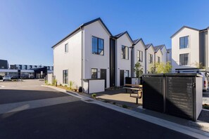 Apartment, 2 Bedrooms, Balcony, City View | Exterior