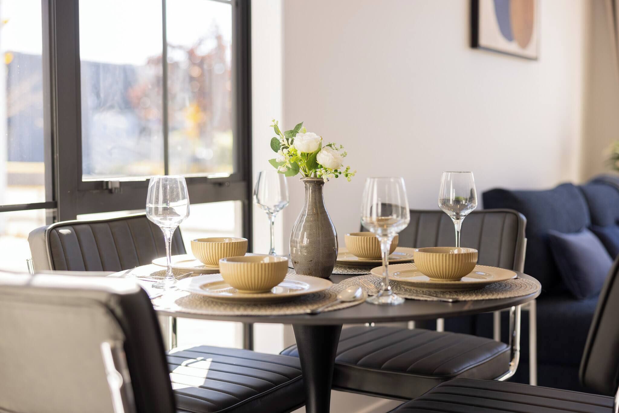 Apartment, 2 Bedrooms, Balcony, City View | Dining room